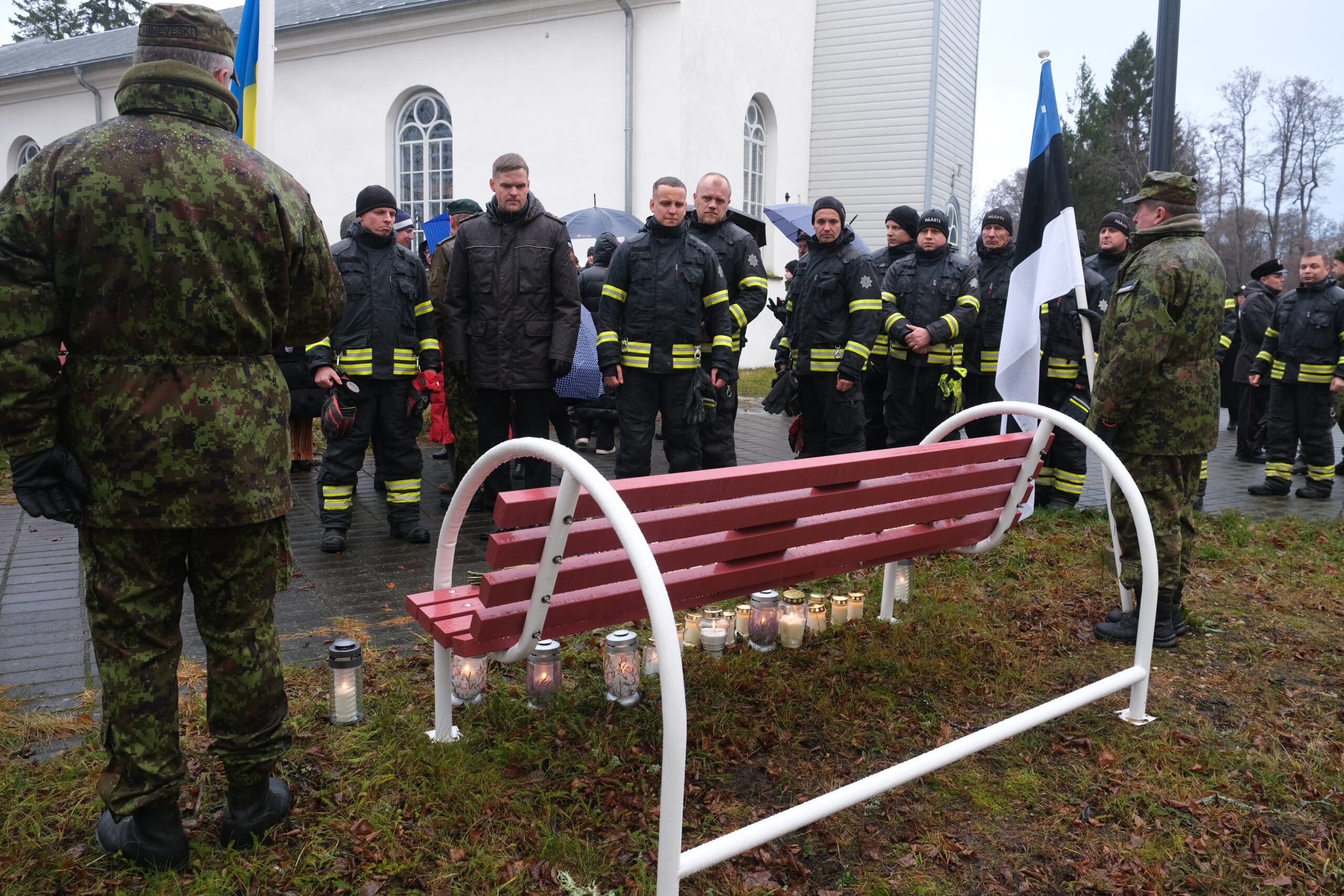 MÄLESTUS | Ukraina sõjas hukkunud Martin Jäägerile avati Kärdlas pink