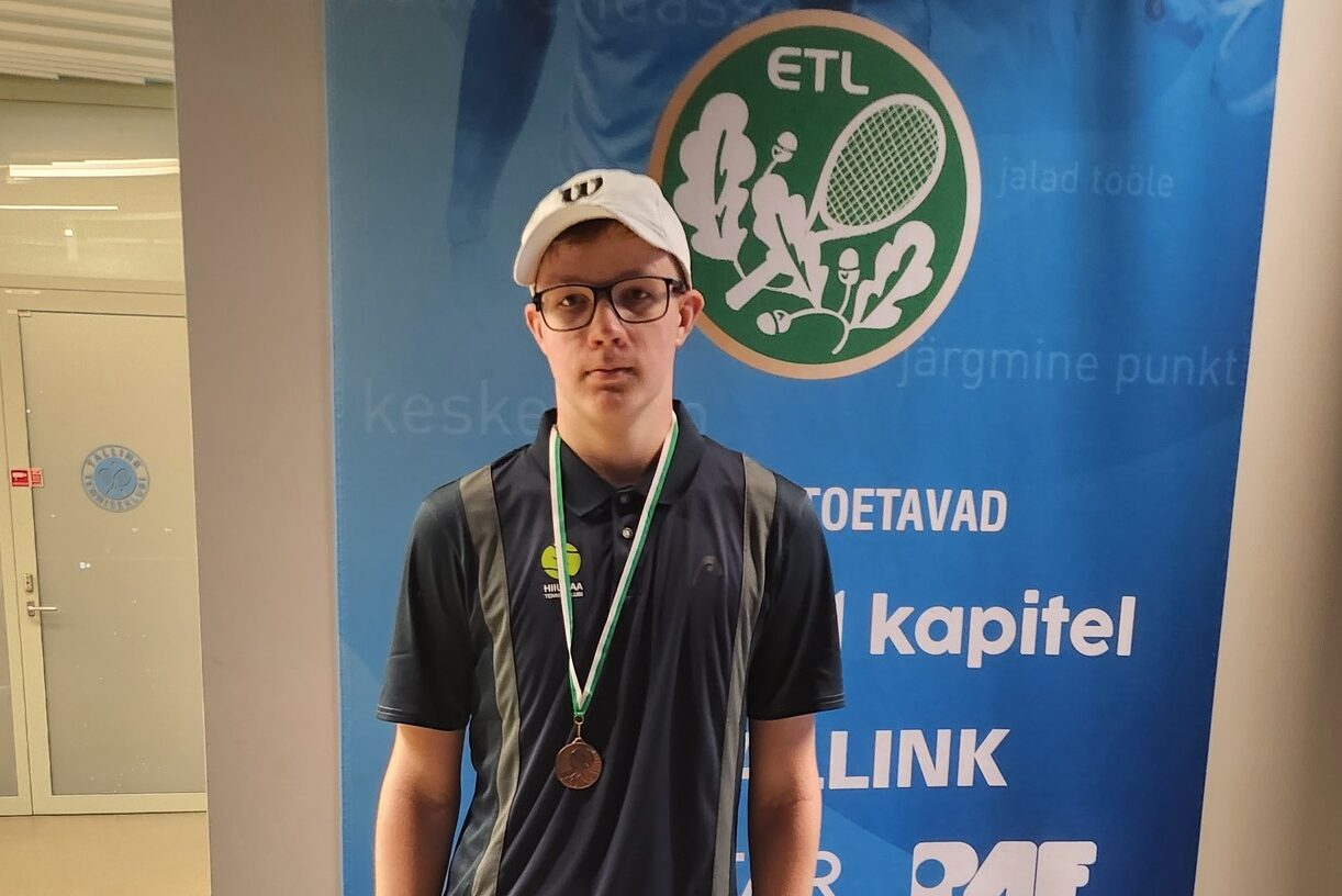 Hiiumaa Tenniseklubi noormängija Konrad Matto (15) saavutas 23.–24. mail Tallinnas Lasnamäel peetud Eesti Tennise Liidu noorteliiga I turniiril kolmanda koha. 
